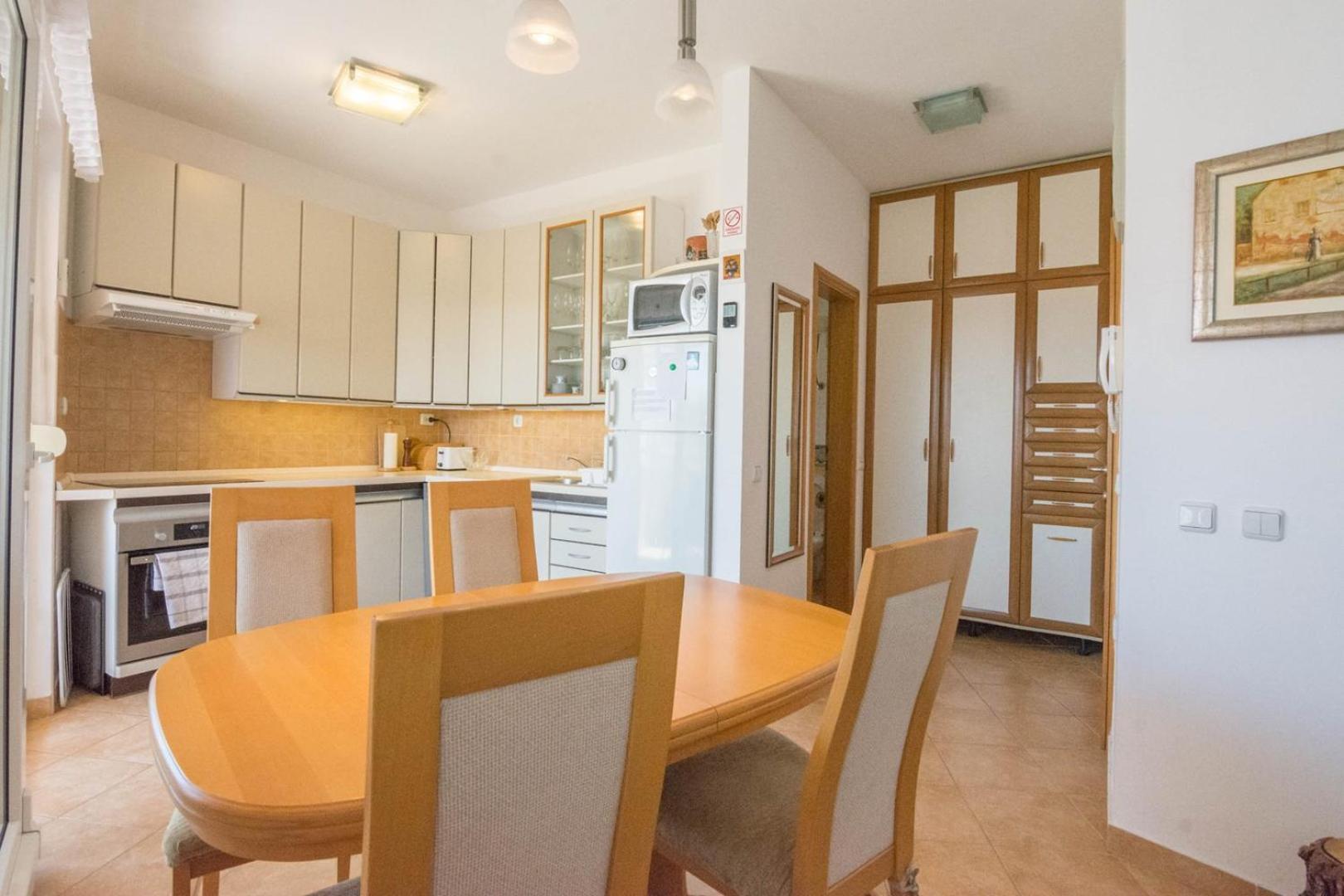 Spacious Apartment On A Great Location -Apartment Kuhta Biograd Na Moru Esterno foto