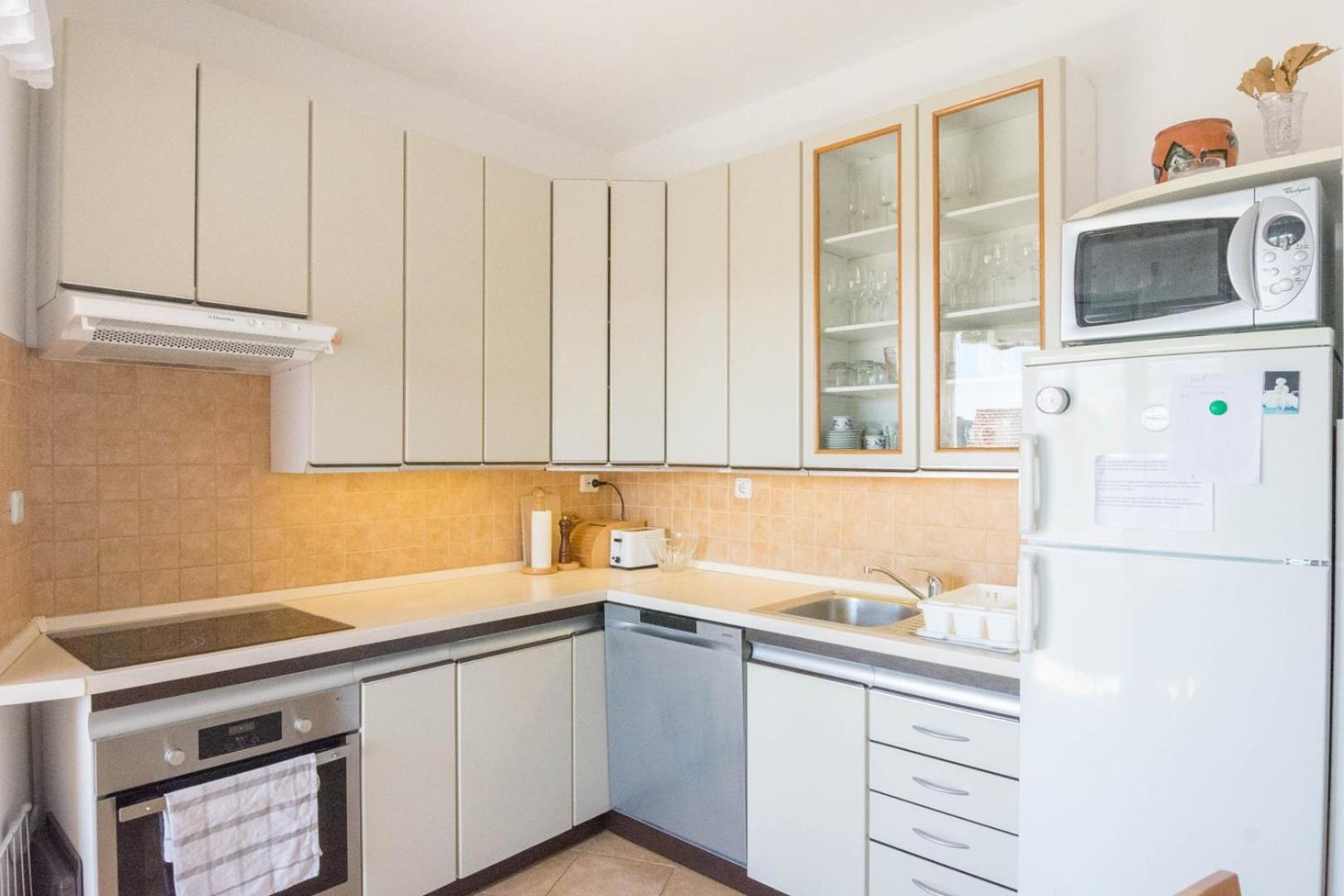 Spacious Apartment On A Great Location -Apartment Kuhta Biograd Na Moru Esterno foto