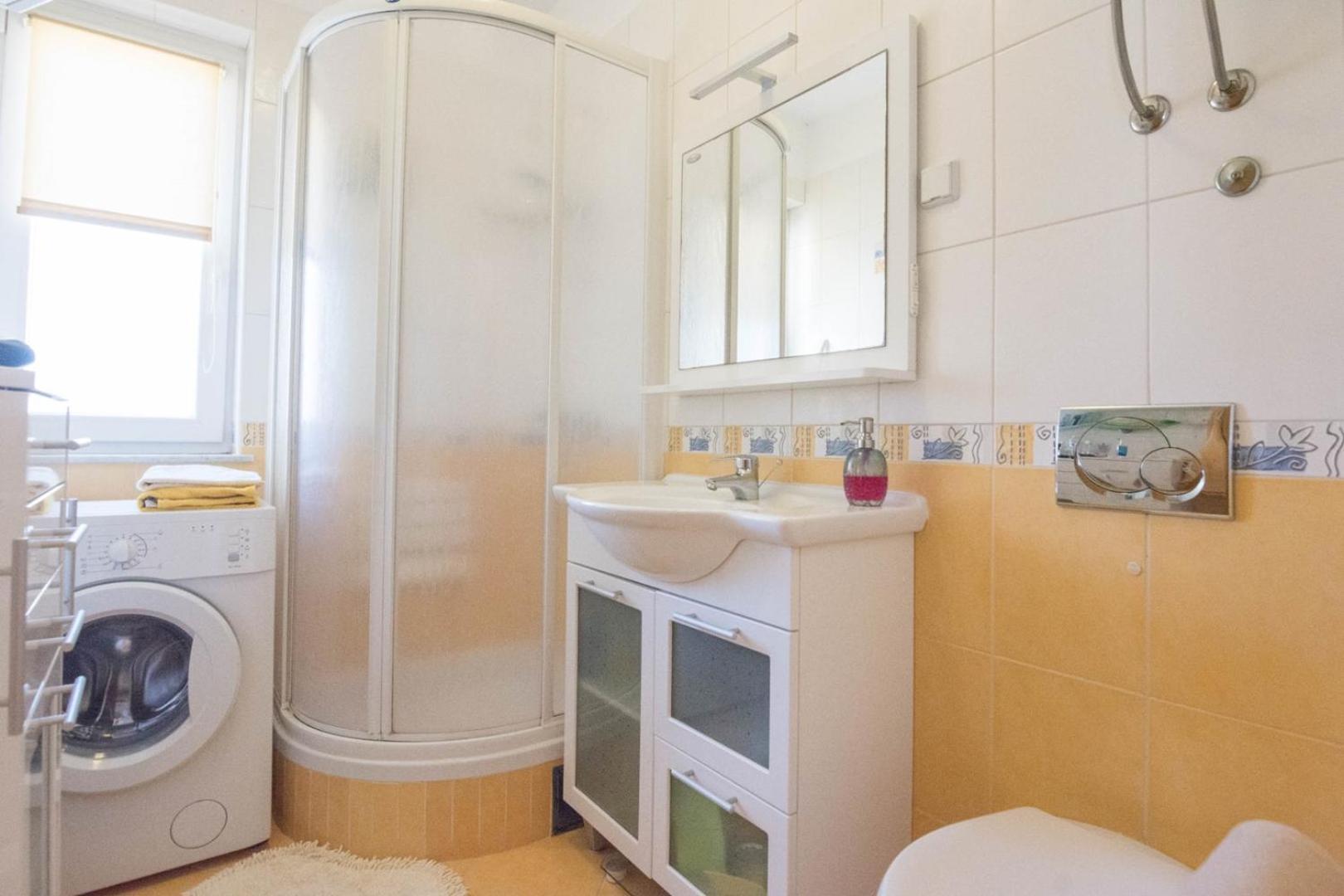 Spacious Apartment On A Great Location -Apartment Kuhta Biograd Na Moru Esterno foto